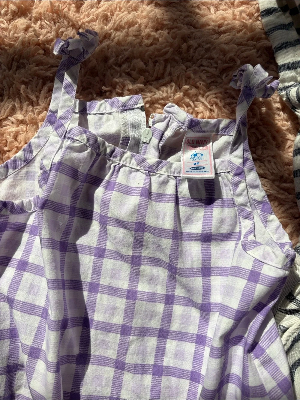 Old Navy pair includes